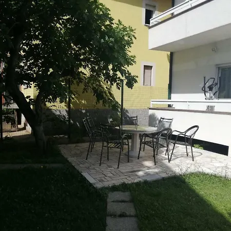 Modern With Garden And Free Parking *