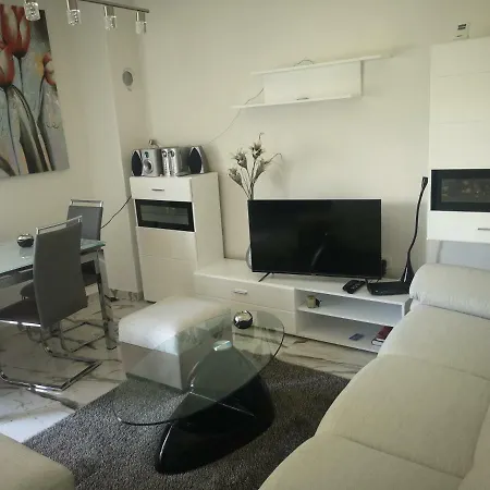 Appartement Modern With Garden And Free Parking